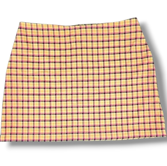URBAN OUTFITTERS | GRETCHEN PLAID MINI SKIRT - Picture 1 of 16